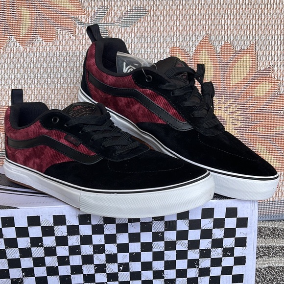 Vans Men’s Kyle Walker
Corduroy Tie-Dye/Black/White
VN0A5JIEX4C
Sneakers - Picture 7 of 16